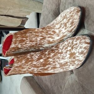 Acala real cowhide booties size 11